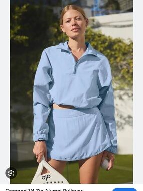 Alo Yoga Cropped 1/4 Zip AAlo Yoga Cropped 1/4 Zip Alumni Pullover Seashell Blue